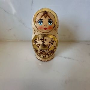 Beautiful 5 Piece Russian Nesting Dolls